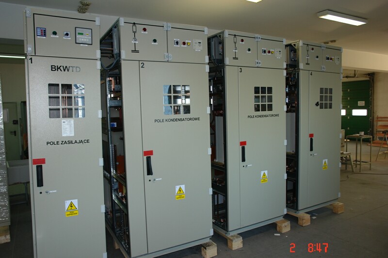 Bateria kondensatorów średniego napięcia typu BKWTD produkowana przez firmę Taurus-Technic Sp. z o.o.